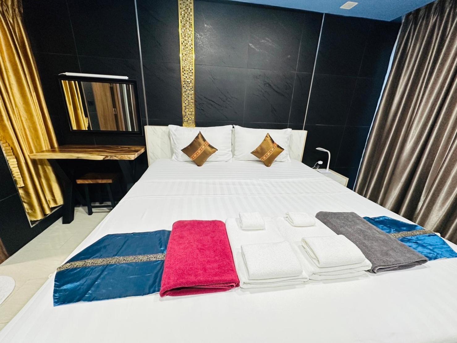 Luxury Business Suits In Grand Avenue By Pattaya City Estates エクステリア 写真
